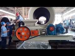 ขนาดอนุภาคที่ออกได้เท่า ๆ กัน φ600 8t/H เครื่องกรองม้วนคู่